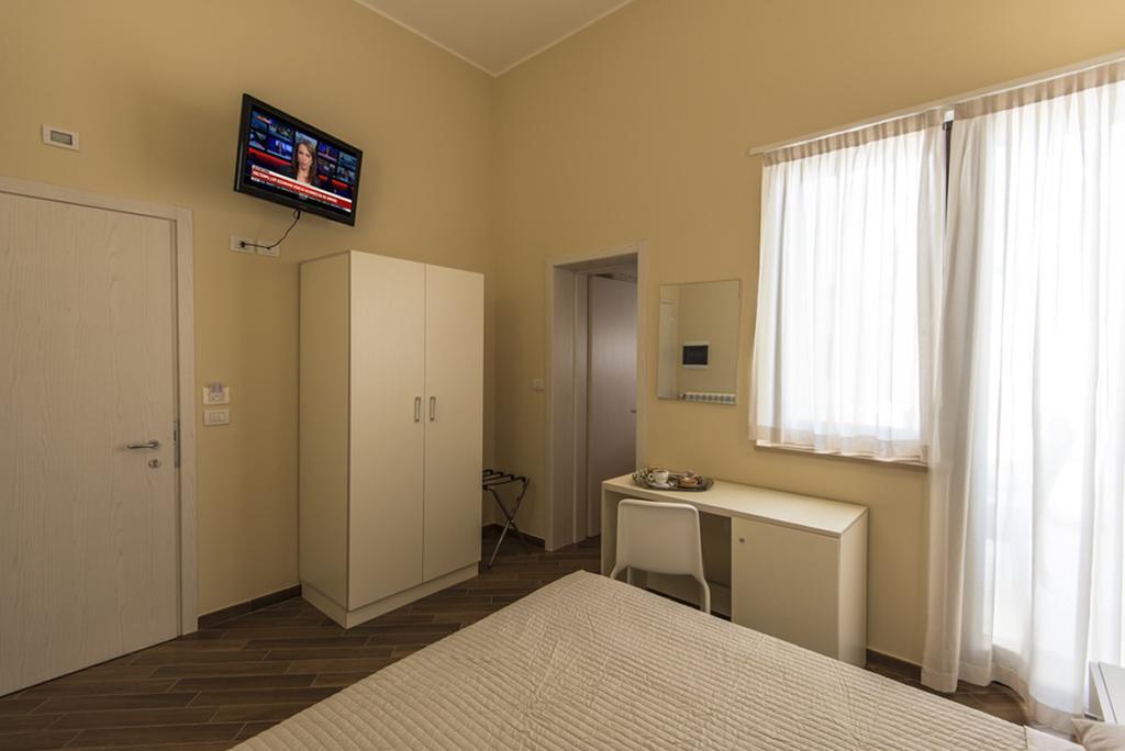 Golden House Hotel Mesagne Phòng bức ảnh