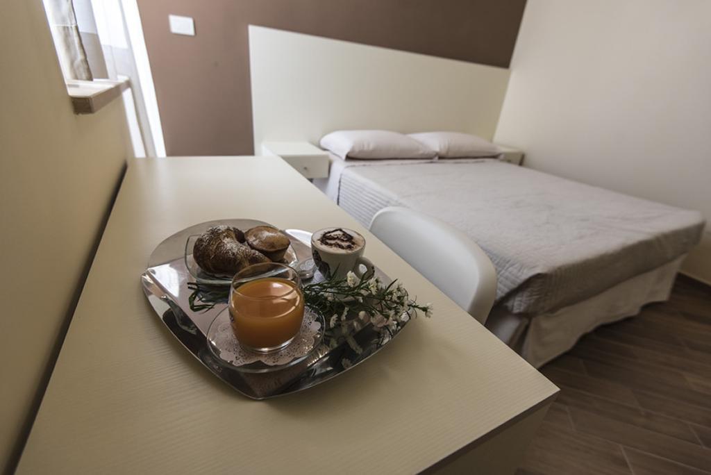 Golden House Hotel Mesagne Phòng bức ảnh