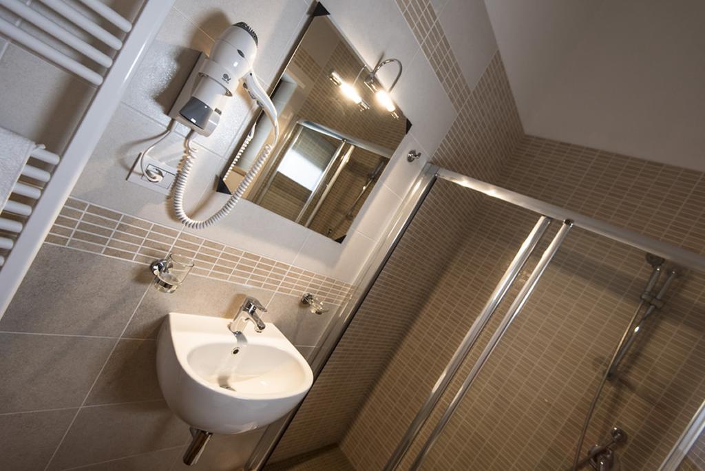 Golden House Hotel Mesagne Phòng bức ảnh